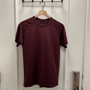Lululemon Men Metal Vent Tech Short Sleeve Maroon Small